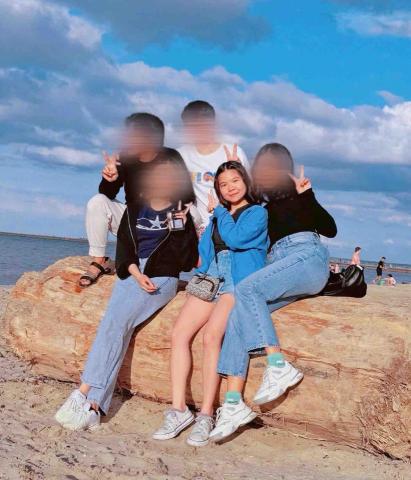 楊家妮 - 今年5月離開美國前和大學朋友一起去海邊