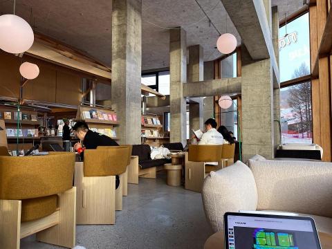 燈光設計/廖嘉皇 - 2023
中国 崇礼 阿纳亚理想国书店