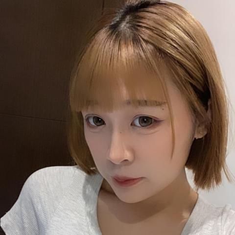 提供美髮剪刀服務的專家劉佳妤