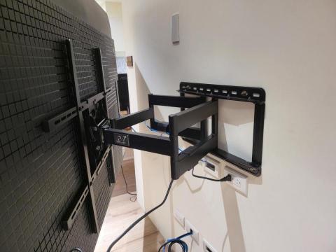 MARS - SONY 75吋電視使用
雙臂式伸縮架
NB SP5
安裝於水泥牆