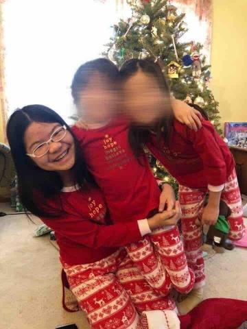 楊家妮 - 和住家兩位妹妹（第一個聖誕節?）