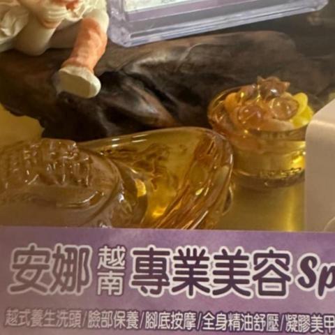 提供指甲光療機服務的專家安娜按摩