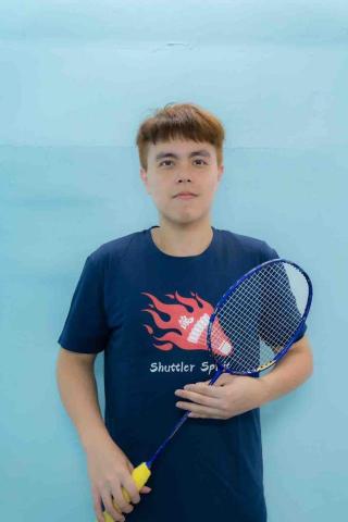 提供羽球教學服務的專家何壹雄