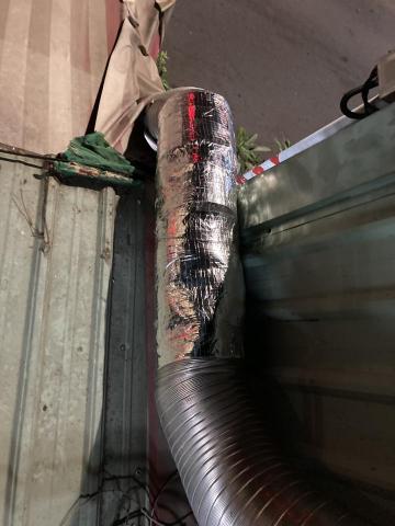 峰綺工程行 - 麵店排煙風管破洞修補 峰綺工程行 - 麵店排煙風管破洞修補