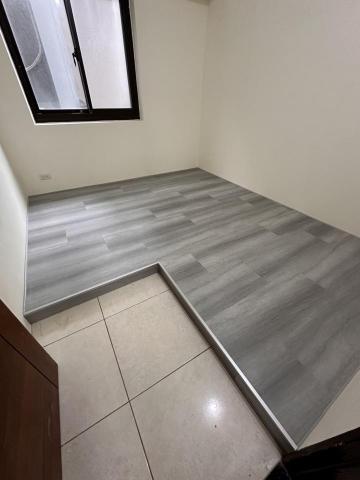 Soul37度設計空間裝修 - 特殊清水模木地板！
人見人愛系列❤️
架高木地板原打算只做一間房，
後來業主很滿意，又追加另一間大面積臥室！