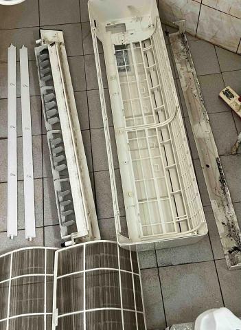 三喵冷氣清潔 - 這是有在室內抽菸的冷氣零件。