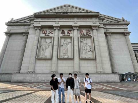 劉柏泓（Brian Liu) - 與同學們的出遊照