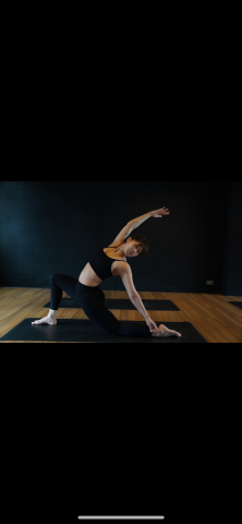 Keke - 「低弓箭步+反轉」
循序漸進設計課程與學習目標 從基礎打好底子 任何姿勢都可迎刃而解！