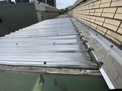 徐偉祥 - 浪板更換
