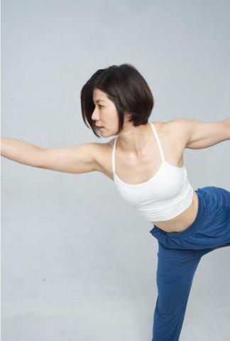 尚緹有限公司 - 2013年開始接觸瑜伽，在練習的過程中，學習如何真正的身心靈「健康」！