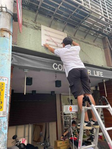 楊博澄 - 壓克力燈箱-施工中