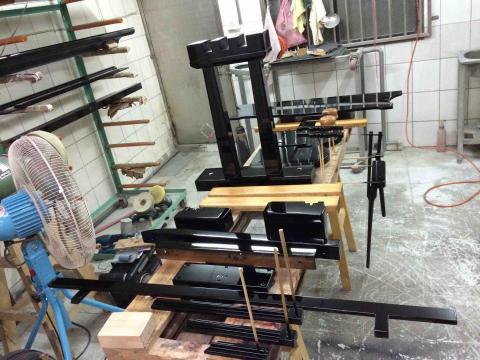 盧德明 - 各項零組件噴漆待乾