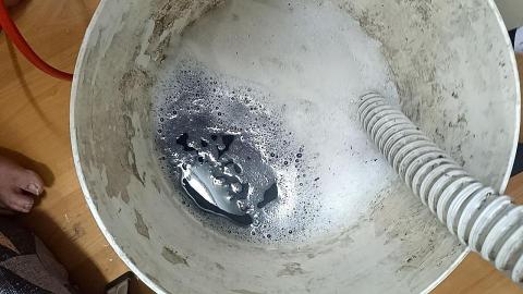 首席科技空調 - 冷氣保養洗下來的髒水