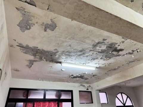 翔屹油漆工程行 - 壁癌處理施作前