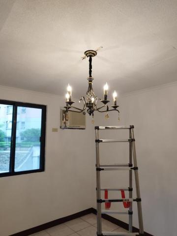 周昆興 - 吊燈安裝施工