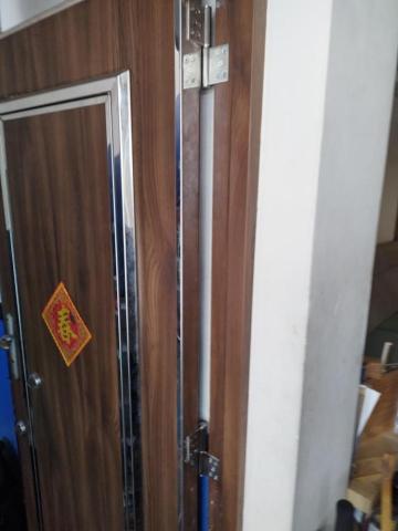 周昆興 - 大門歪斜鉸鏈修繕（後）