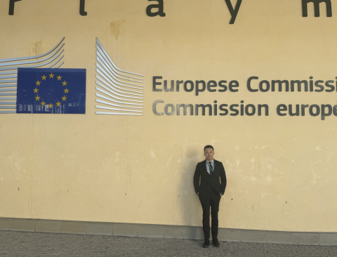 James - 歐盟總部口譯