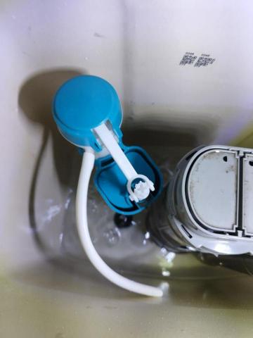 周昆興 - 馬桶進水器修繕（完成）