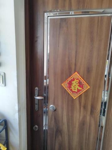 周昆興 - 大門歪斜鉸鏈修繕（後）