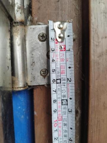 周昆興 - 大門歪斜鉸鏈修繕（前）