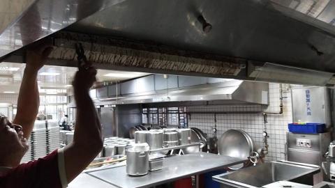 水電工程 - 國中廚房
排油煙機燈具損壞更換