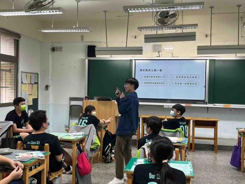 江宣妤 - 過去在學校進行之教學照片