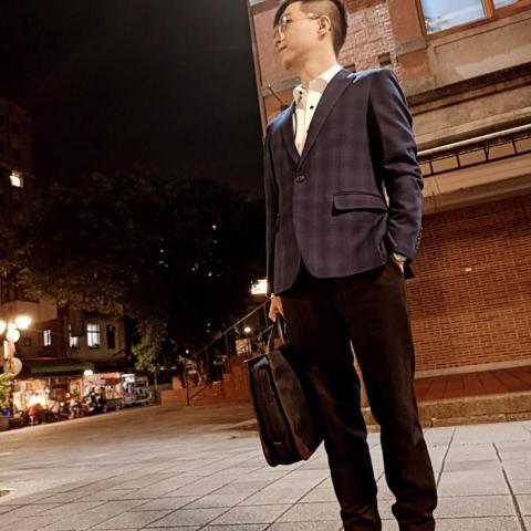 凌距離魔術工作室 - 大稻埕中二形象照，拍很久....