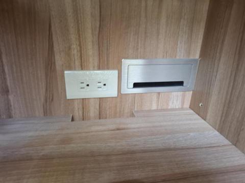 鈞輝家庭水電維修/楊國欣 - 插座安裝