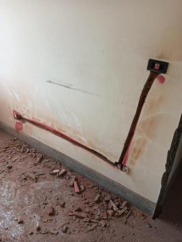 胡皇凱 - 打水電管溝