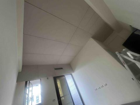 沐玥室內裝修 - 平釘天花板。冷氣盒+窗簾盒