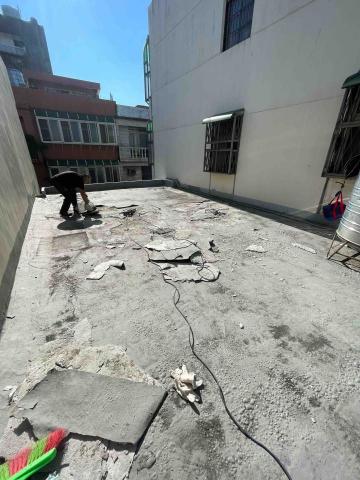 四季養護工程行 - 屋頂防水（施作中）