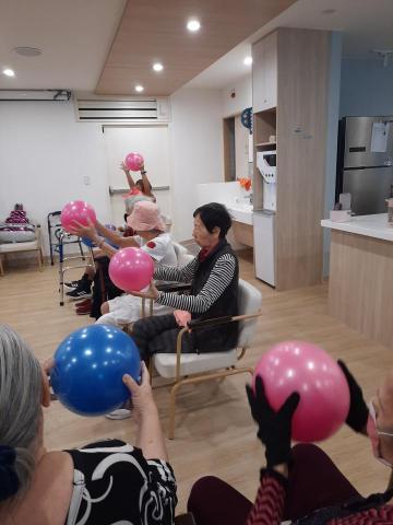 Wenling LIN - 案主王阿姨参與日照中心每星期一~五的課程活動,這是2024年10月份案件,等待外傭空窗期。 Wenling LIN - 案主王阿姨参與日照中心每星期一~五的課程活動,這是2024年10月份案件,等待外傭空窗期。