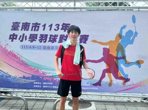 提供羽球規則服務的專家吳杰芮