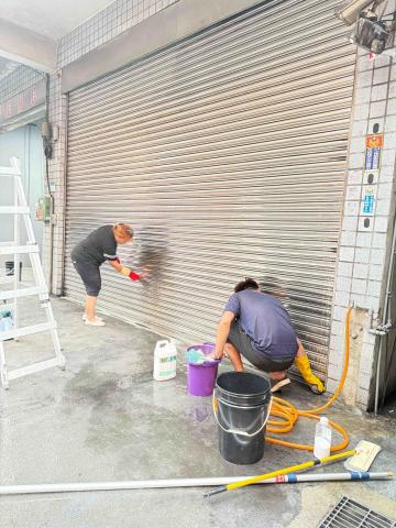 御皇實業工程行 - 工廠鐵門清洗?