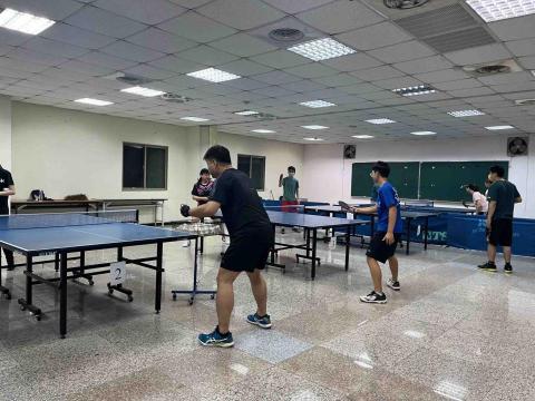 黃乃一 - 桌球社團練球