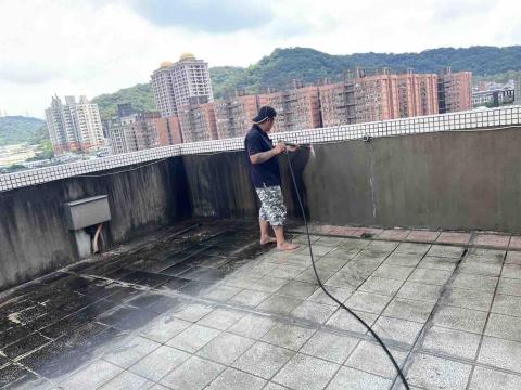 鋐展工程行 - 表層防水前置作業：高壓清洗