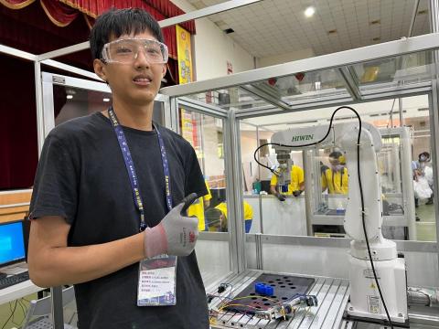 黃睿淞 - 52全國技能競賽 機器人系統整合競賽照片