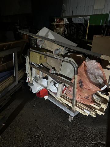 鄔聖光 - 百貨公司專櫃裝潢 運送物資 專櫃櫃檯 展示層架 運輸 