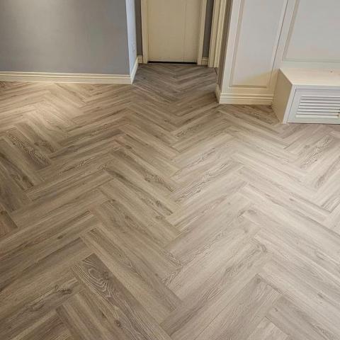 提供樓梯木地板服務的專家聖