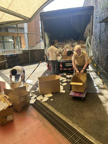 鄔聖光 - 學校季末廢棄紙類代運