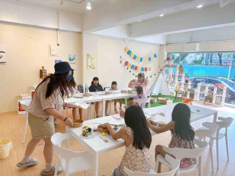 土星垣創意工作室 - 露營風烤肉派對
從服裝到場地,讓孩子身歷其境感受更不一樣的手作樂趣。 土星垣創意工作室 - 露營風烤肉派對
從服裝到場地,讓孩子身歷其境感受更不一樣的手作樂趣。