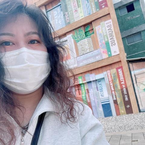 提供物流公司服務的專家顏邑芸