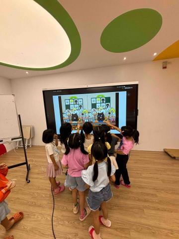 侯姿佑 Ziyou Hou - 