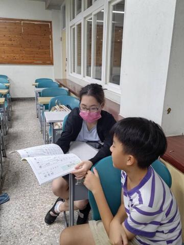 伴讀 - 檢查孩子作業並給予指導