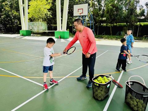 阿賓 - 小朋友網球教學