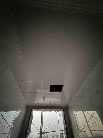 趙士孺 - 廁所塑膠天花板