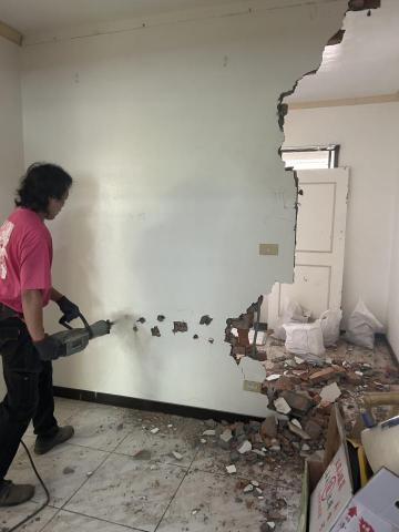 好工人拆除裝修團隊 - 牆面2米高2米半 推牆