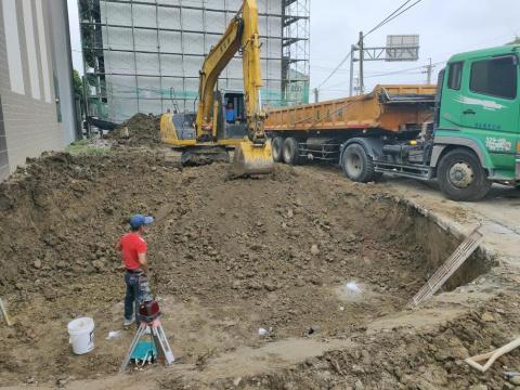 龍贊營造有限公司 - 基礎開挖 