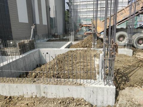 龍贊營造有限公司 - 房屋新建。 基礎土方回填