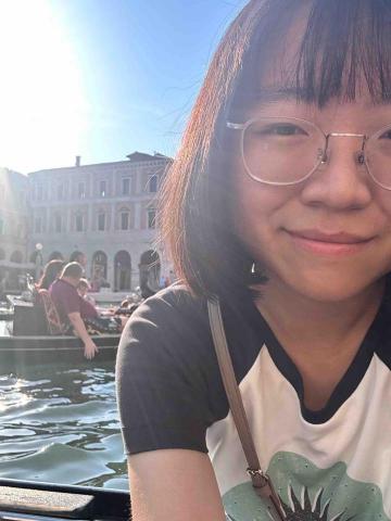 提供兒童美語服務的專家Sophie